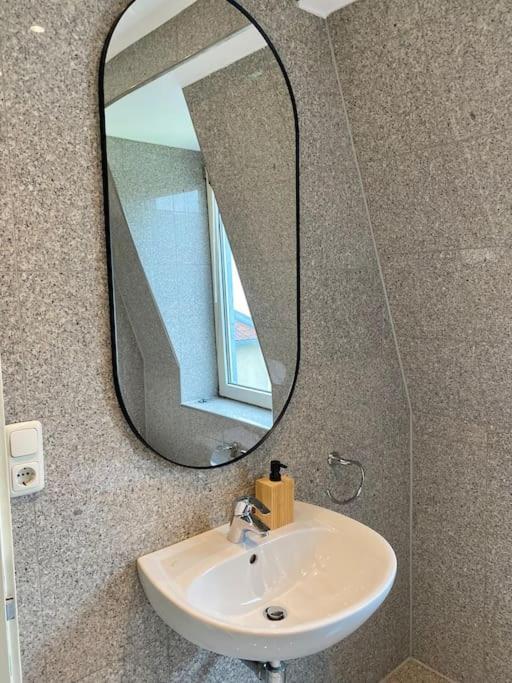 באמברג Cozy, Neu, Modern Apartment מראה חיצוני תמונה